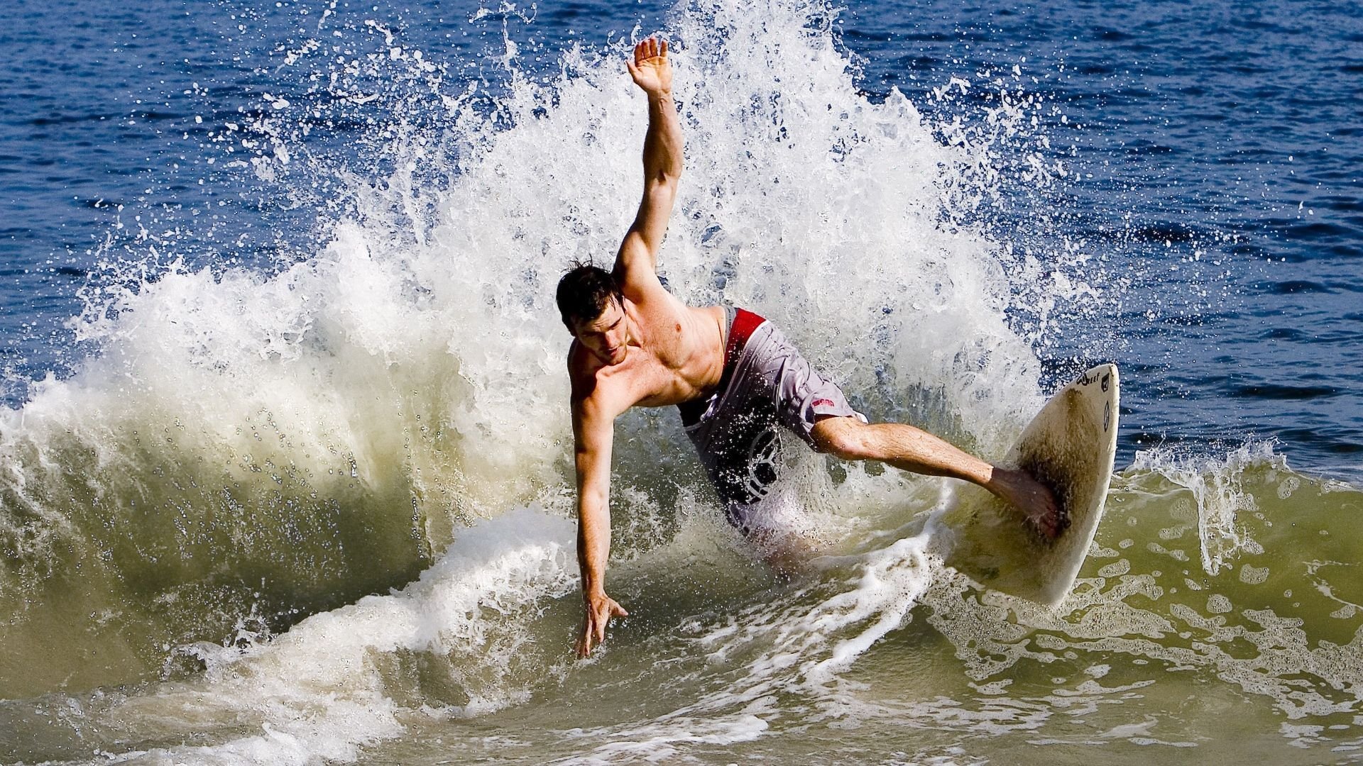 Kaiyun(中国)开云-训练场地翻新完成球员训练积极性高涨表现更为投入，球场翻新方案